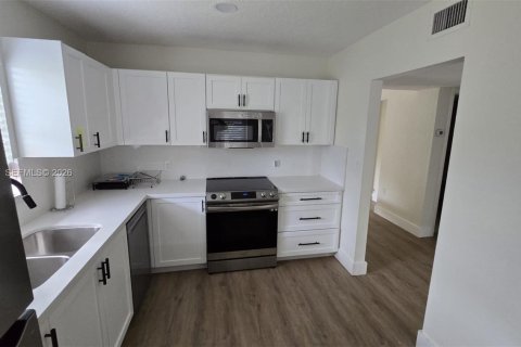 House in Weston, Florida 2 bedrooms, 117.06 sq.m. № 2283097 - photo 21