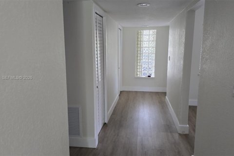 House in Weston, Florida 2 bedrooms, 117.06 sq.m. № 2283097 - photo 10