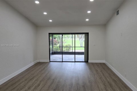 House in Weston, Florida 2 bedrooms, 117.06 sq.m. № 2283097 - photo 7