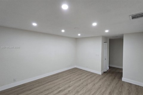 House in Weston, Florida 2 bedrooms, 117.06 sq.m. № 2283097 - photo 12