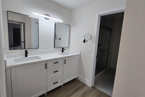 House in Weston, Florida 2 bedrooms, 117.06 sq.m. № 2283097 - photo 24