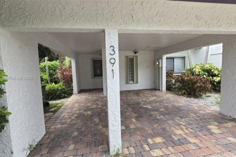 House in Weston, Florida 2 bedrooms, 117.06 sq.m. № 2283097 - photo 3