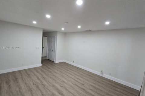 House in Weston, Florida 2 bedrooms, 117.06 sq.m. № 2283097 - photo 6