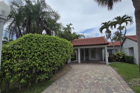 House in Weston, Florida 2 bedrooms, 117.06 sq.m. № 2283097 - photo 2