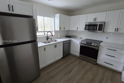 House in Weston, Florida 2 bedrooms, 117.06 sq.m. № 2283097 - photo 19