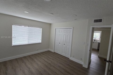 House in Weston, Florida 2 bedrooms, 117.06 sq.m. № 2283097 - photo 17