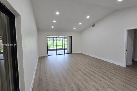 House in Weston, Florida 2 bedrooms, 117.06 sq.m. № 2283097 - photo 11