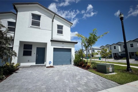 Townhouse in Homestead, Florida 4 bedrooms, 167.87 sq.m. № 1838652 - photo 1