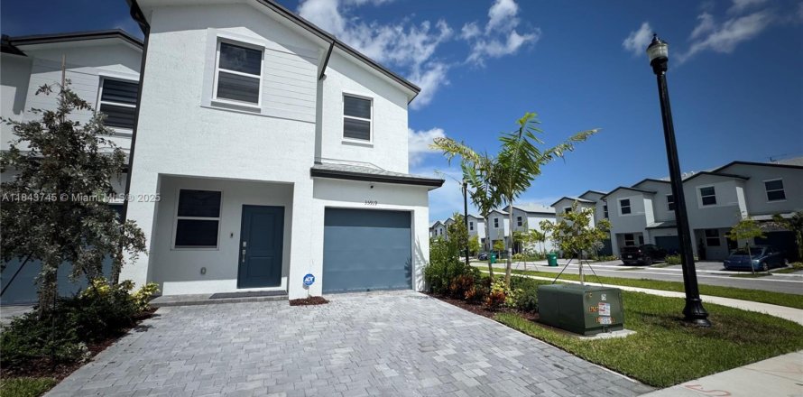 Townhouse in Homestead, Florida 4 bedrooms, 167.87 sq.m. № 1838652