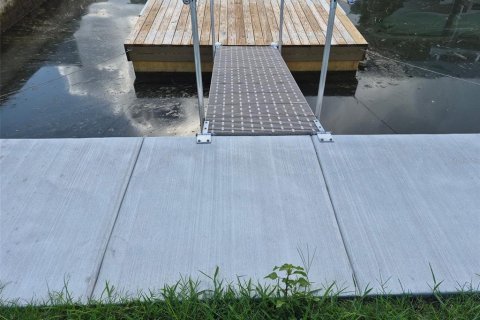 House in Hudson, Florida 2 bedrooms, 72.84 sq.m. № 2210973 - photo 4