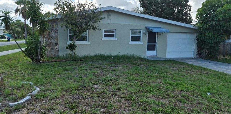 House in Hudson, Florida 2 bedrooms, 72.84 sq.m. № 2210973