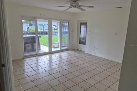 House in Hudson, Florida 2 bedrooms, 72.84 sq.m. № 2210973 - photo 6