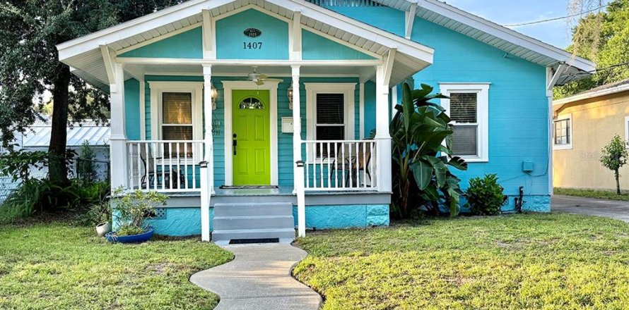 House in Orlando, Florida 3 bedrooms, 137.87 sq.m. № 2314117