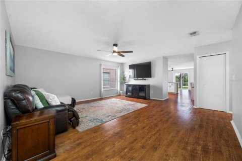 Casa en venta en Odessa, Florida, 4 dormitorios, 181.16 m2 № 2225844 - foto 12