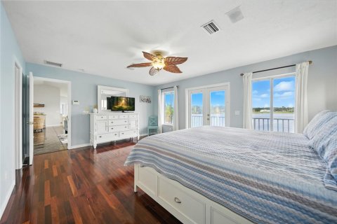 House in Crystal River, Florida 4 bedrooms, 408.21 sq.m. № 1919149 - photo 21