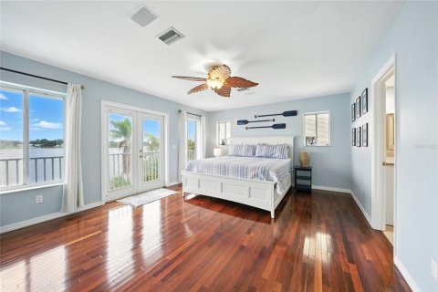 House in Crystal River, Florida 4 bedrooms, 408.21 sq.m. № 1919149 - photo 19