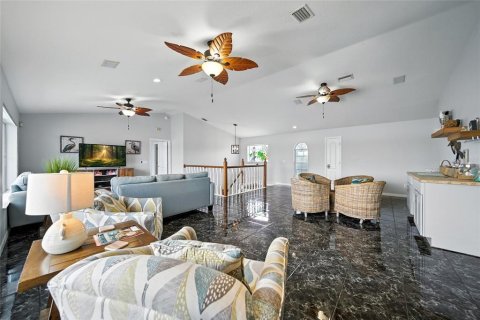 House in Crystal River, Florida 4 bedrooms, 408.21 sq.m. № 1919149 - photo 10