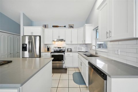 House in Crystal River, Florida 4 bedrooms, 408.21 sq.m. № 1919149 - photo 15