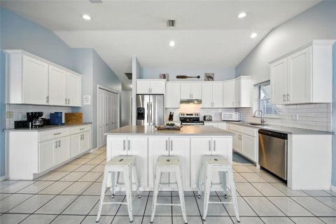 House in Crystal River, Florida 4 bedrooms, 408.21 sq.m. № 1919149 - photo 17