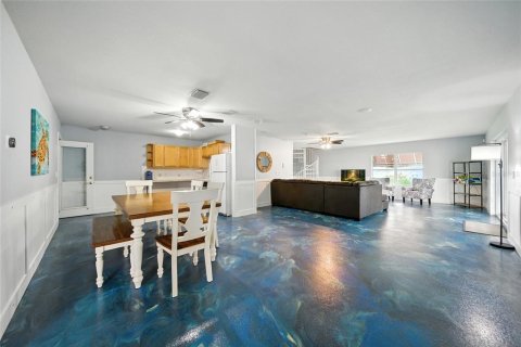 House in Crystal River, Florida 4 bedrooms, 408.21 sq.m. № 1919149 - photo 30