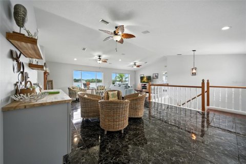 House in Crystal River, Florida 4 bedrooms, 408.21 sq.m. № 1919149 - photo 6
