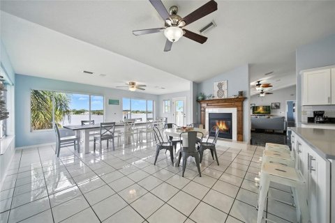 House in Crystal River, Florida 4 bedrooms, 408.21 sq.m. № 1919149 - photo 13
