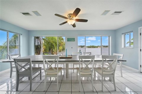 House in Crystal River, Florida 4 bedrooms, 408.21 sq.m. № 1919149 - photo 12