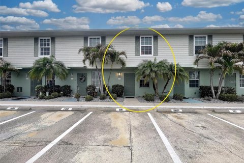 Touwnhouse à vendre à Punta Gorda, Floride: 2 chambres, 102.75 m2 № 2116965 - photo 2