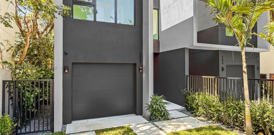 Таунхаус в Майами, Флорида 7 комнат, 246.66м2 № 2047473