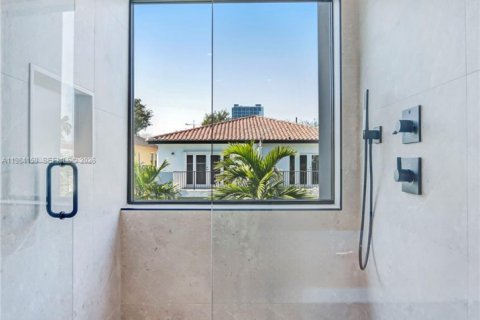 Купить таунхаус в Майами, Флорида 7 комнат, 246.66м2, № 2047473 - фото 11