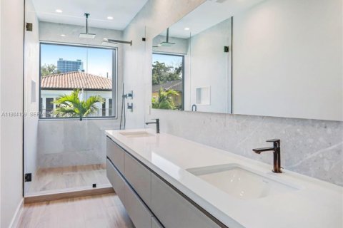 Купить таунхаус в Майами, Флорида 7 комнат, 246.66м2, № 2047473 - фото 10