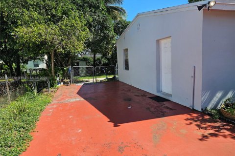 House in Miami Gardens, Florida 4 bedrooms, 114.46 sq.m. № 2012223 - photo 7