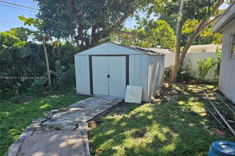 House in Miami Gardens, Florida 4 bedrooms, 114.46 sq.m. № 2012223 - photo 10