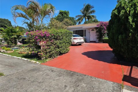 House in Miami Gardens, Florida 4 bedrooms, 114.46 sq.m. № 2012223 - photo 4