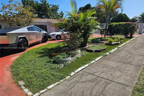 House in Miami Gardens, Florida 4 bedrooms, 114.46 sq.m. № 2012223 - photo 3