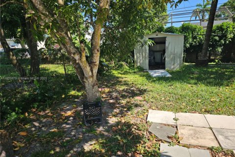 House in Miami Gardens, Florida 4 bedrooms, 114.46 sq.m. № 2012223 - photo 9