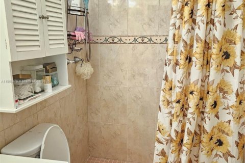 House in Miami Gardens, Florida 4 bedrooms, 114.46 sq.m. № 2012223 - photo 18