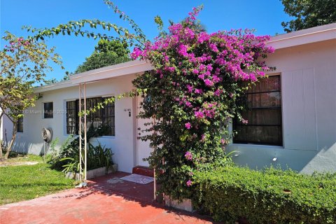 House in Miami Gardens, Florida 4 bedrooms, 114.46 sq.m. № 2012223