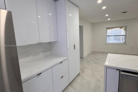 Casa en venta en North Miami, Florida, 3 dormitorios, 99.87 m2 № 1946353 - foto 24