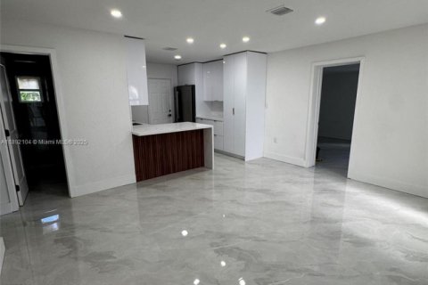 Casa en venta en North Miami, Florida, 3 dormitorios, 99.87 m2 № 1946353 - foto 17