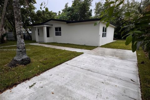 Casa en venta en North Miami, Florida, 3 dormitorios, 99.87 m2 № 1946353 - foto 5