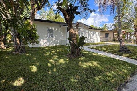 Casa en venta en North Miami, Florida, 3 dormitorios, 99.87 m2 № 1946353 - foto 3