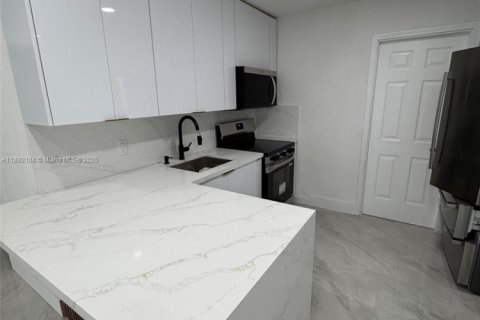 Casa en venta en North Miami, Florida, 3 dormitorios, 99.87 m2 № 1946353 - foto 20