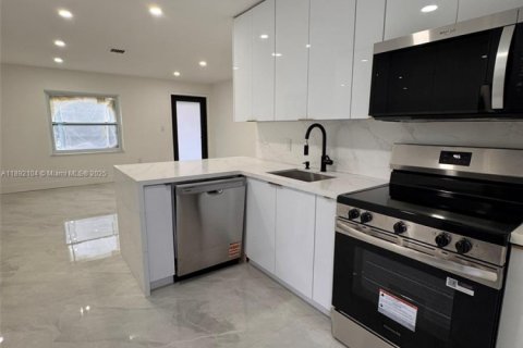 Casa en venta en North Miami, Florida, 3 dormitorios, 99.87 m2 № 1946353 - foto 23