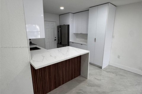 Casa en venta en North Miami, Florida, 3 dormitorios, 99.87 m2 № 1946353 - foto 19