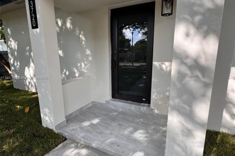 Casa en venta en North Miami, Florida, 3 dormitorios, 99.87 m2 № 1946353 - foto 12