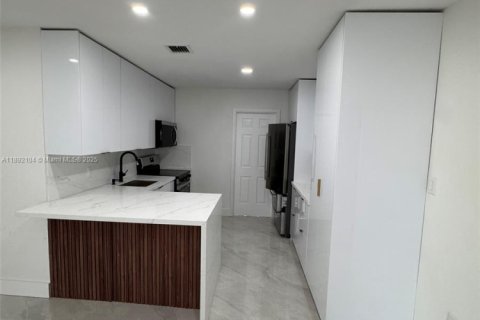 Casa en venta en North Miami, Florida, 3 dormitorios, 99.87 m2 № 1946353 - foto 18