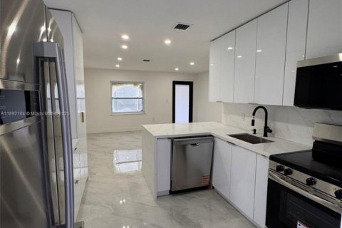 Casa en venta en North Miami, Florida, 3 dormitorios, 99.87 m2 № 1946353 - foto 22