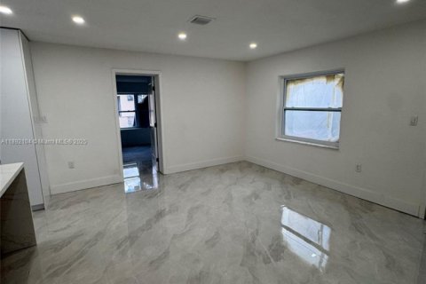 Casa en venta en North Miami, Florida, 3 dormitorios, 99.87 m2 № 1946353 - foto 10