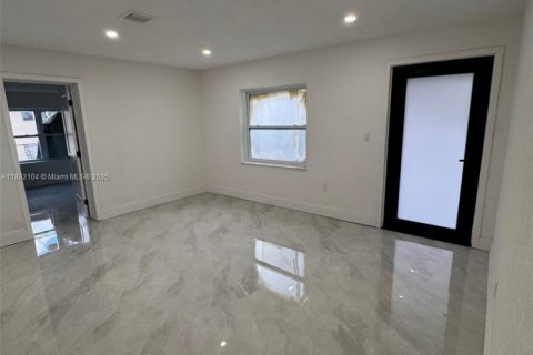 Casa en venta en North Miami, Florida, 3 dormitorios, 99.87 m2 № 1946353 - foto 14
